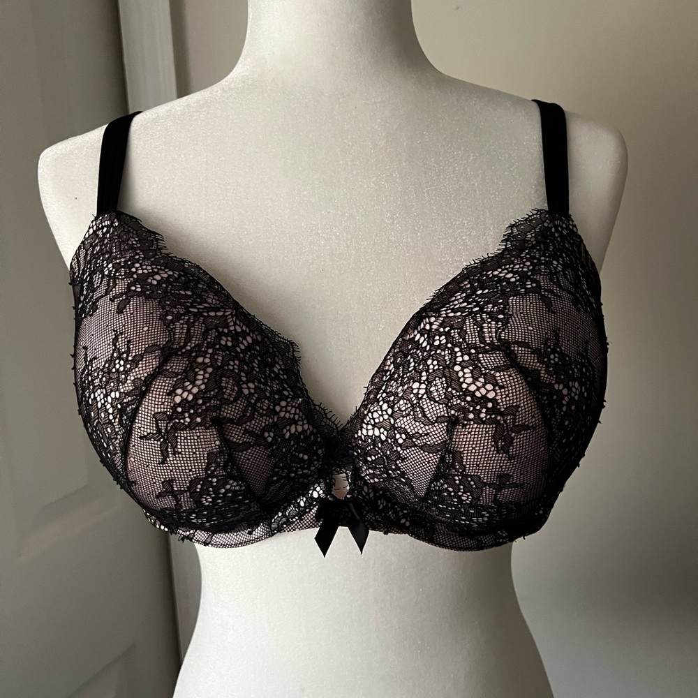 2 Victoria’s Secret Bra’s Size 40C, Pink/Black Lace, Peach Color EUC
